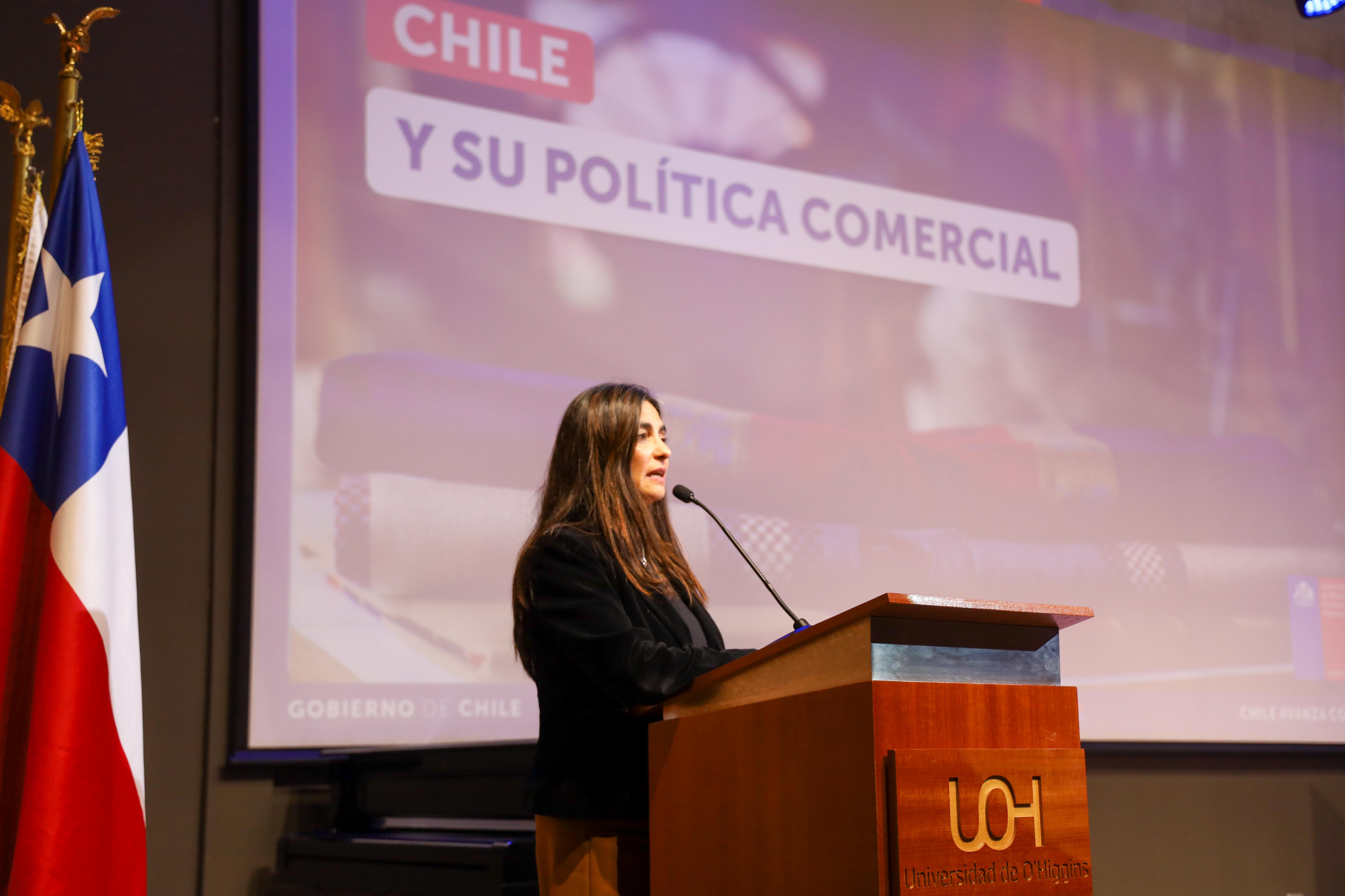 Subsecretaria de Relaciones Económicas Internacionales abordó desafíos del comercio internacional en la UOH