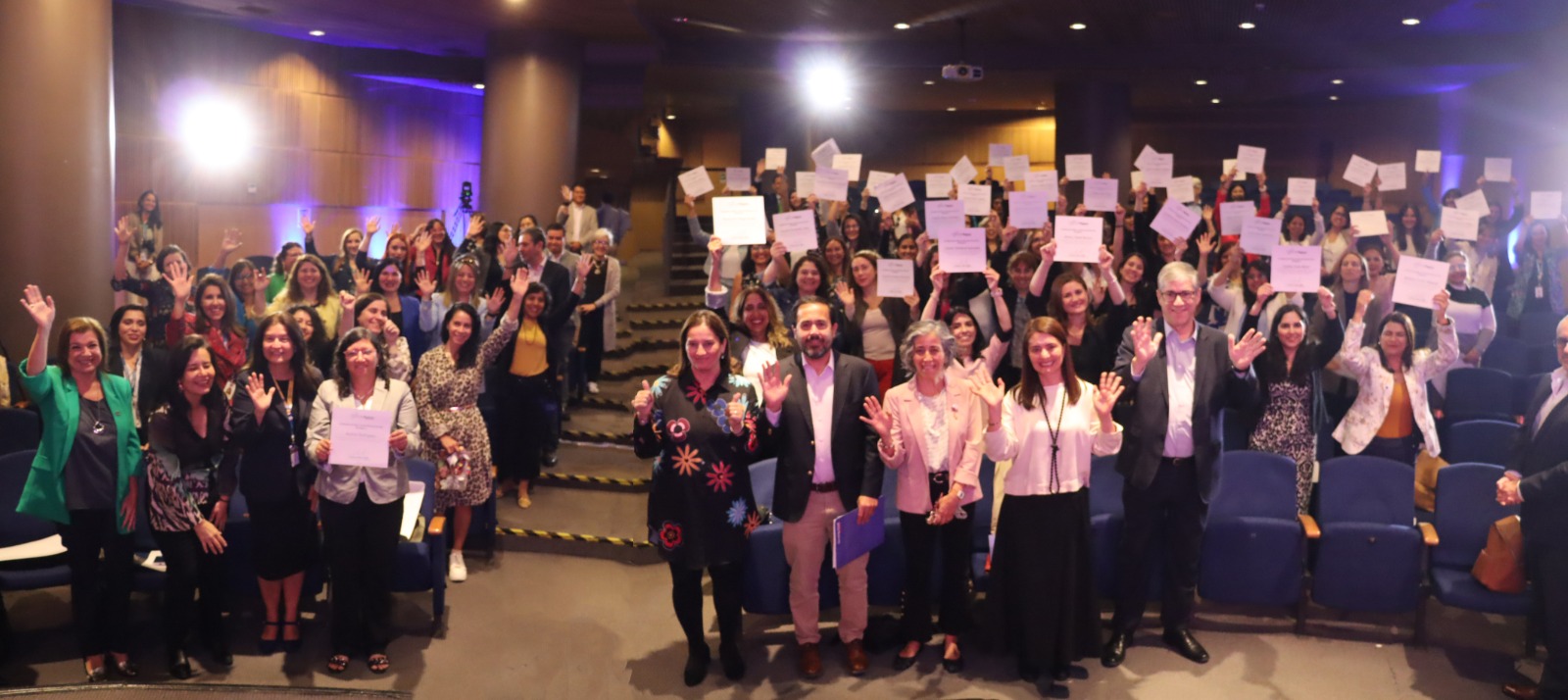 Programa +Mujeres: Sexta generación de funcionarias públicas se gradúa en liderazgo