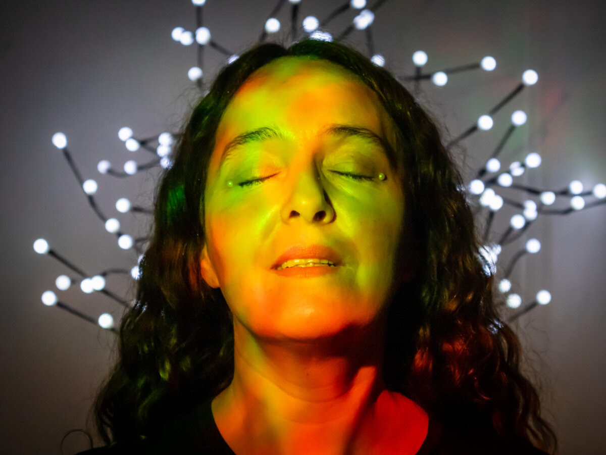 La destacada artista e investigadora Valentina Payeras nos presenta su primer álbum, llamado “Voces del Cosmos”
