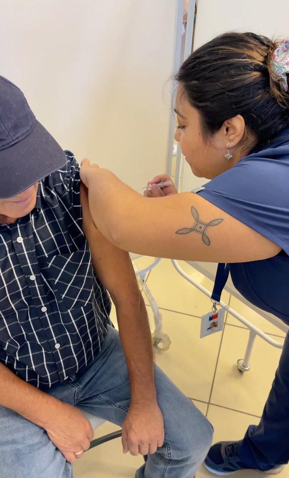 Refuerzo de la Campaña de Invierno 2025 en la comuna: equipos de salud despliegan operativos de vacunación