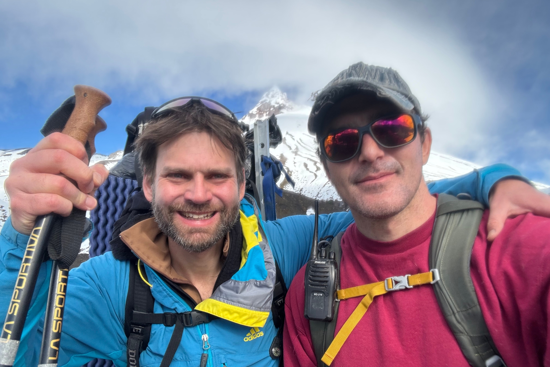 Valdivianos alcanzan cumbre de Volcán Puntiagudo