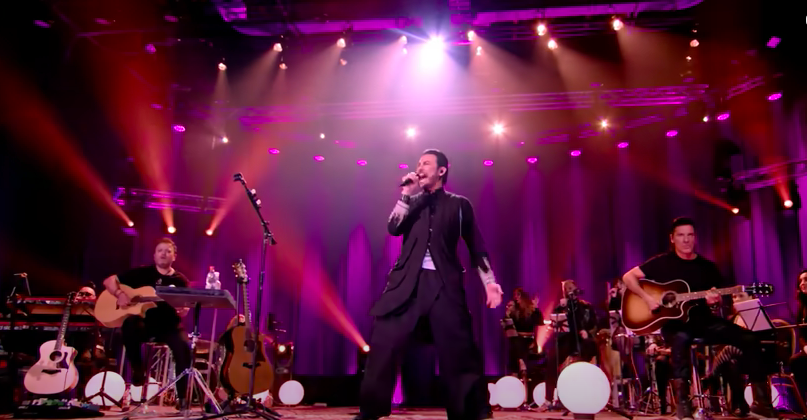 Beto Cuevas Lanza Show Completo “Acústico” en su canal de Youtube