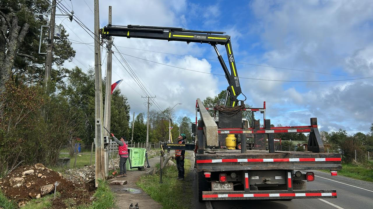 Municipio de Futrono avanza en la reparación de alumbrado público en la comuna