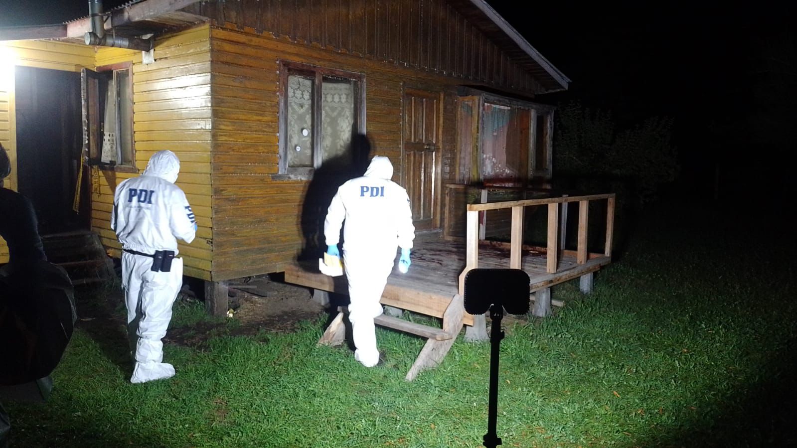 Fiscalía de Los Ríos formalizó a imputado por robo con homicidio en Lago Ranco: víctima recibió más de 100 lesiones cortopunzantes