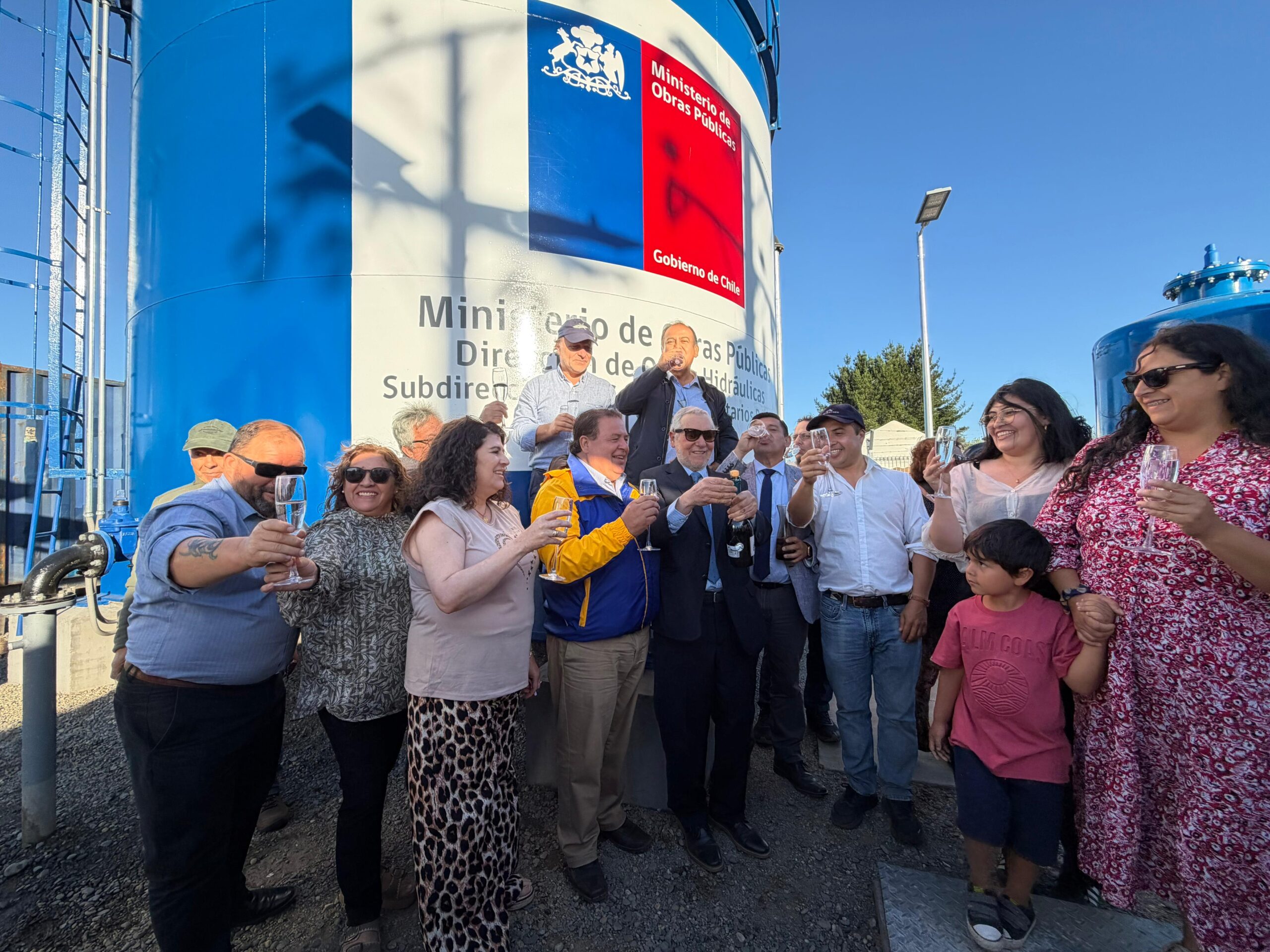 En Los Lagos 294 familias de los sectores La Luma y Flor del Lago por fin disponen de agua potable en sus hogares