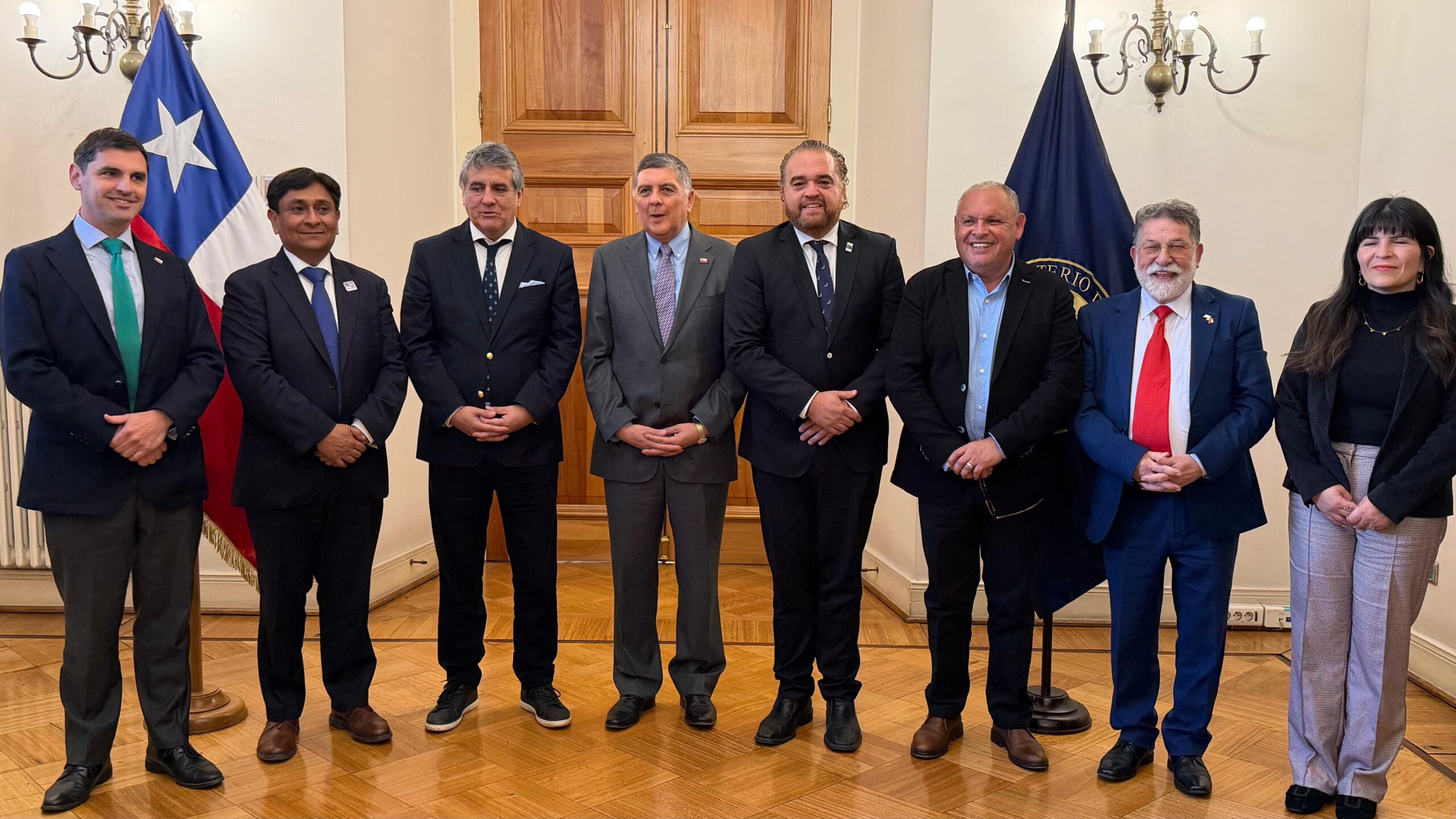 Gobernador Cuvertino instala prioridades regionales en Santiago y activa agenda con el nuevo Gobierno