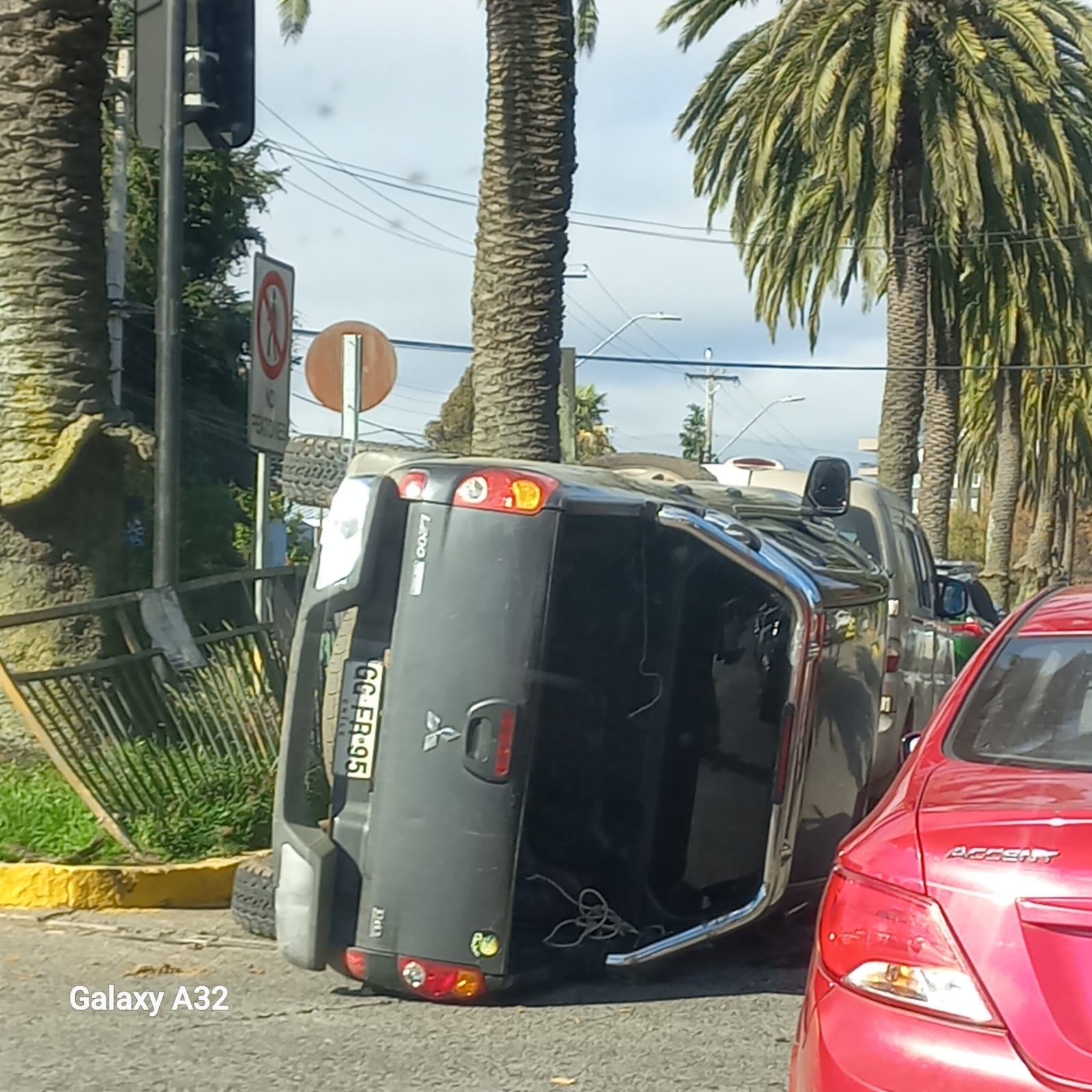 Volcamiento en avenida Picarte provoca alta congestión de tránsito en Valdivia