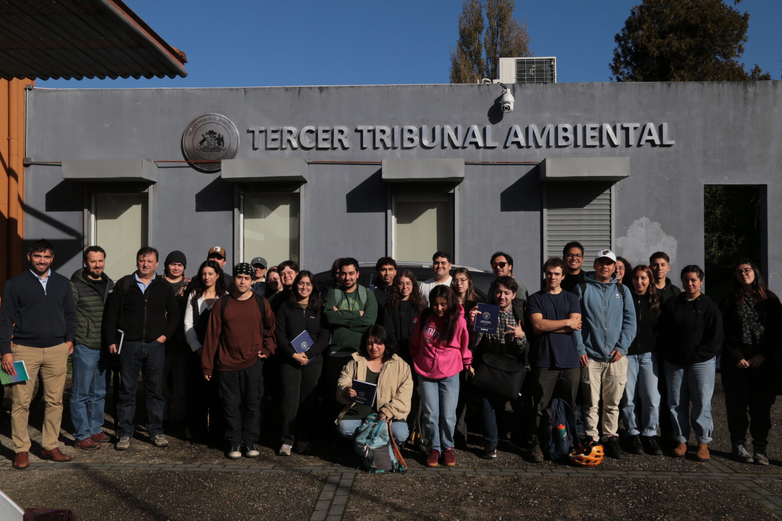 Estudiantes de Ingeniería en Conservación de Recursos Naturales de la UACh visitaron el Tercer Tribunal Ambiental