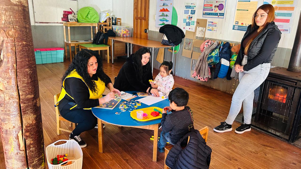 Mujeres de localidades rurales impulsan el aprendizaje de sus hijas e hijos