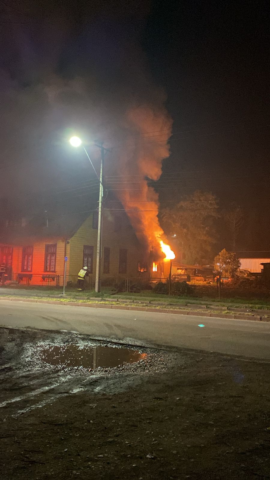 Incendio consume Casa de la Cultura de Máfil